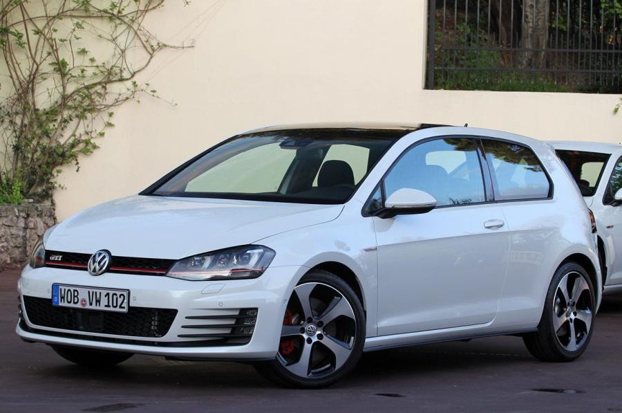  Volkswagen Golf GTi 5-Door 2015 года  (фото 16 из 48)